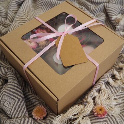 WD2014 - Zestaw prezentowy 14 – Świecznik kula 2 szt. dąb olejowany - Różowa wstążka