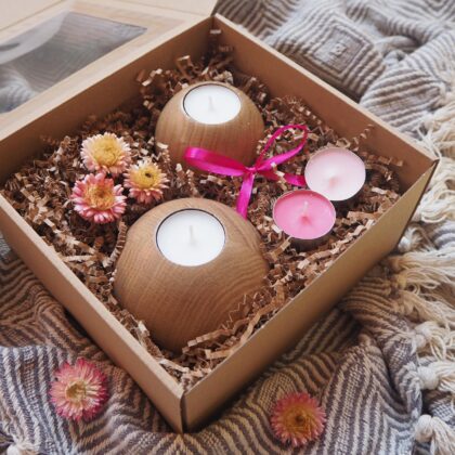 WD2015 - Zestaw prezentowy 15 – Świecznik kula 2 szt. dąb lakierowany