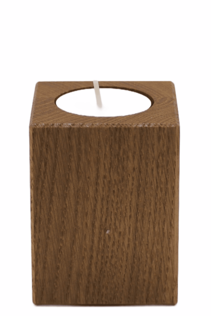 Drewniany świecznik kostka na świecę podgrzewacz typu tealight, z widocznym usłojeniem o naturalnym kolorze drewna