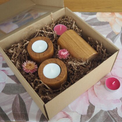 WD2018 - Zestaw prezentowy 18 – Świecznik walec 3 szt. dąb olejowany