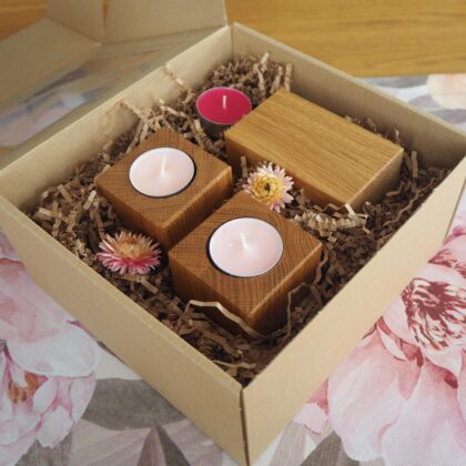 WD2020 - Zestaw prezentowy 20 – Świecznik kostka 3 szt. dąb olejowany